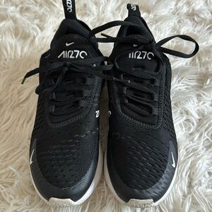 Women’s Nike Air Max 270 size 7.5
